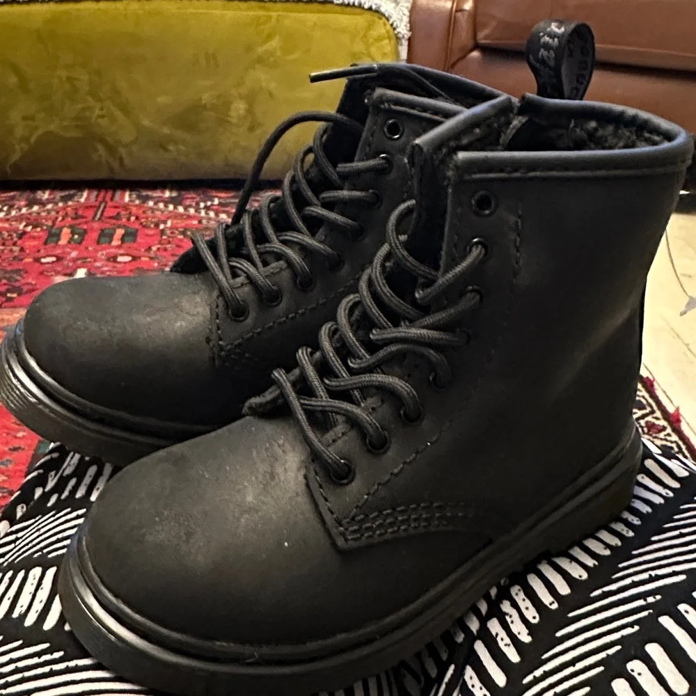 ✔️#66 BNWOT Kids Dr Marten Black Lace-Up Ankle Boots